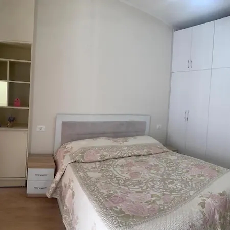 Διαμέρισμα In The Heart Of Komuna E Parisit *